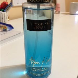 🌸 Victoria’s Secret Aqua Kiss Fragrance Mist 🌸